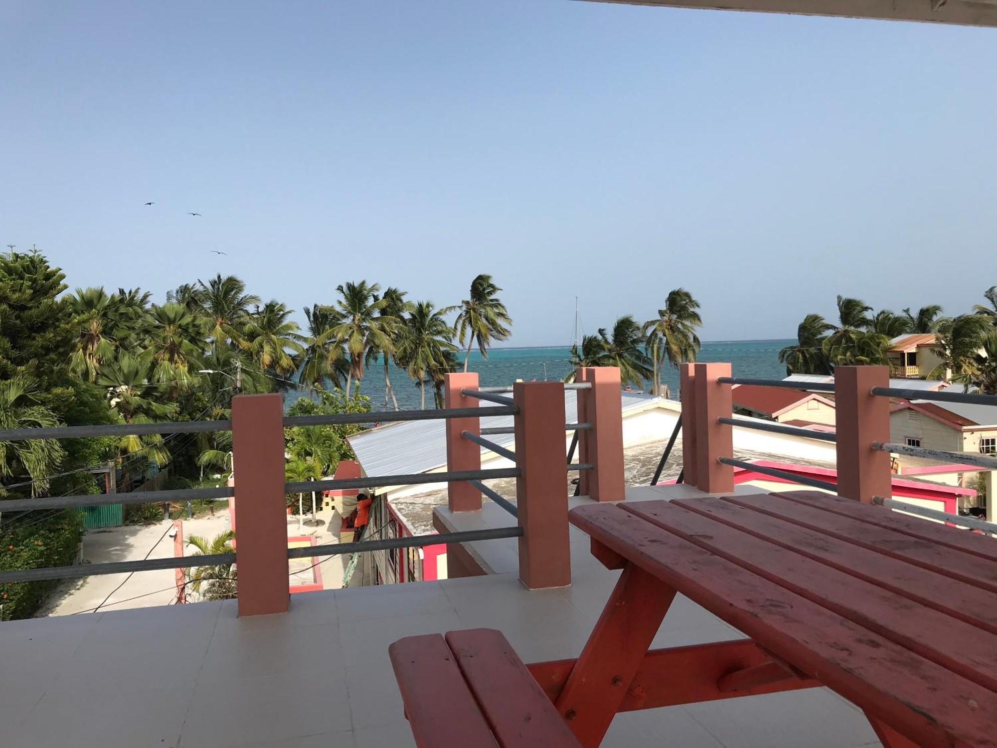 Tropical Paradise Express Caye Caulker Exterior photo