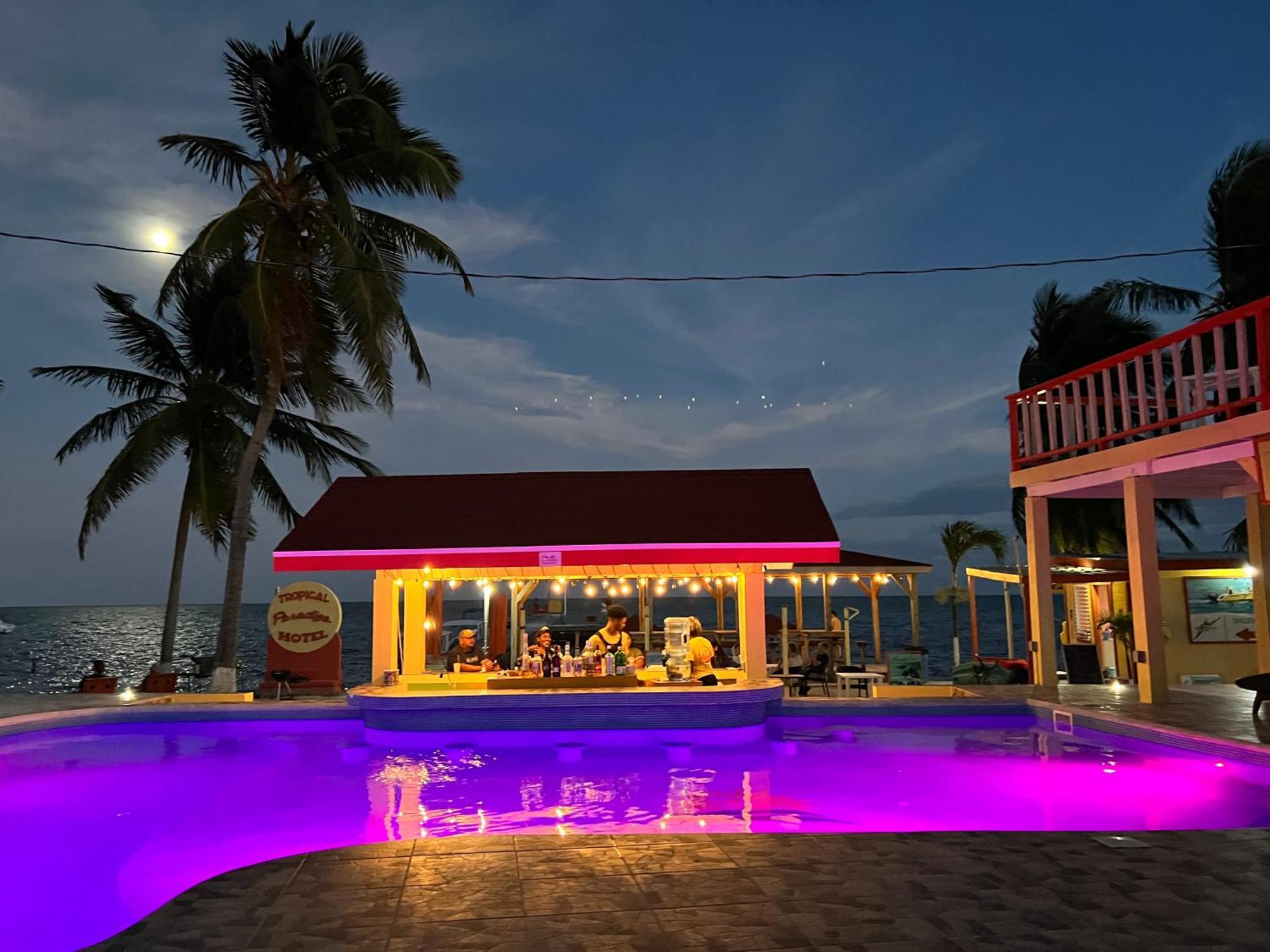 Tropical Paradise Express Caye Caulker Exterior photo