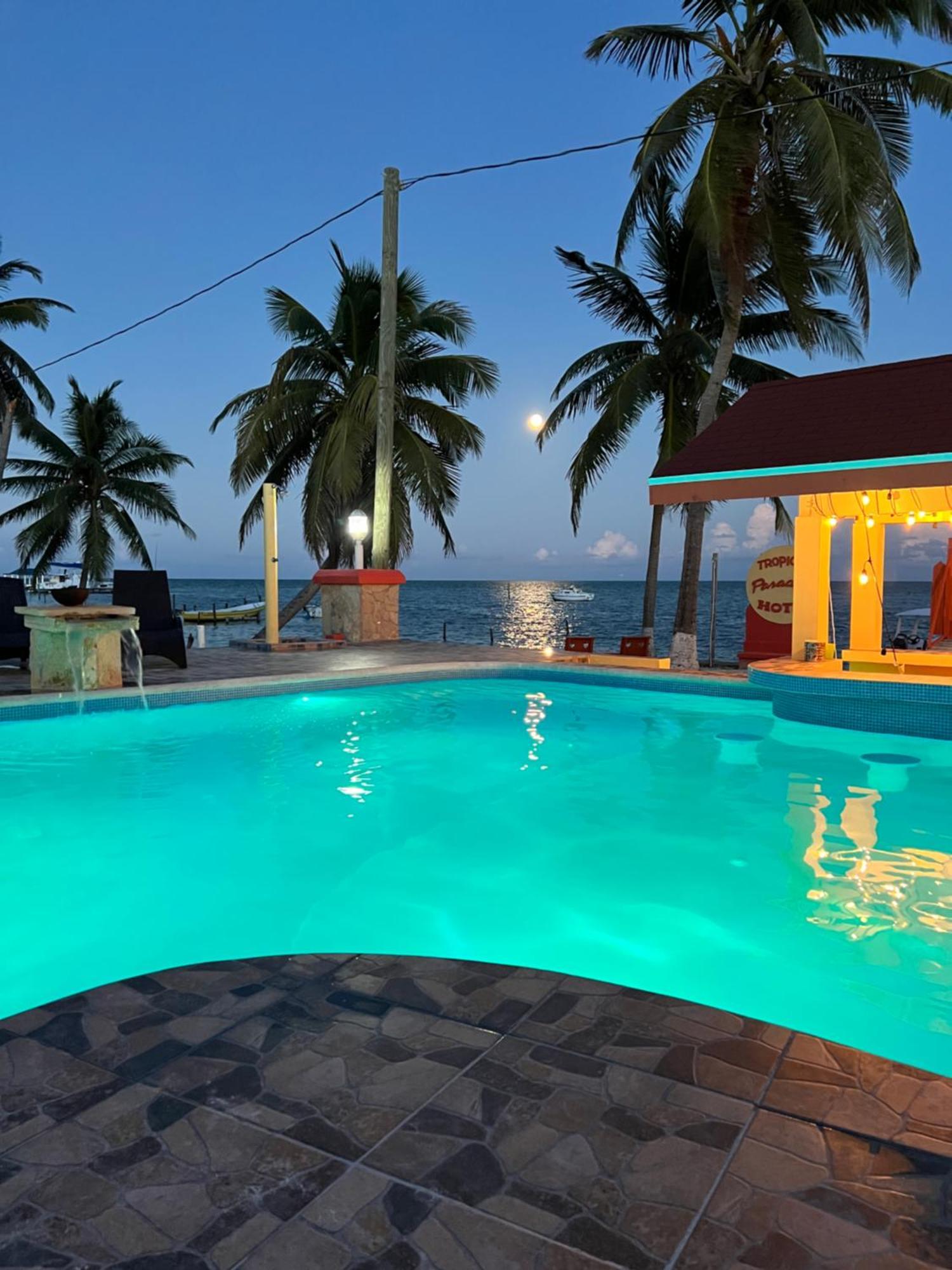 Tropical Paradise Express Caye Caulker Exterior photo