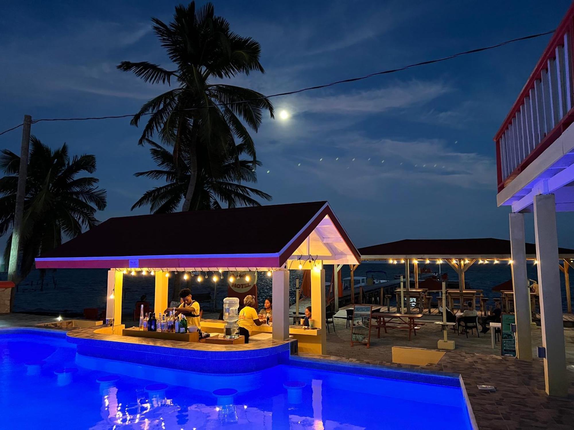 Tropical Paradise Express Caye Caulker Exterior photo